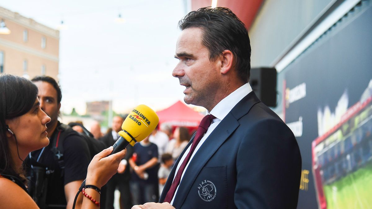 Newspix / Pressinphoto/Icon Sport / Na zdjęciu: Overmars w roli dyrektora Ajaksu