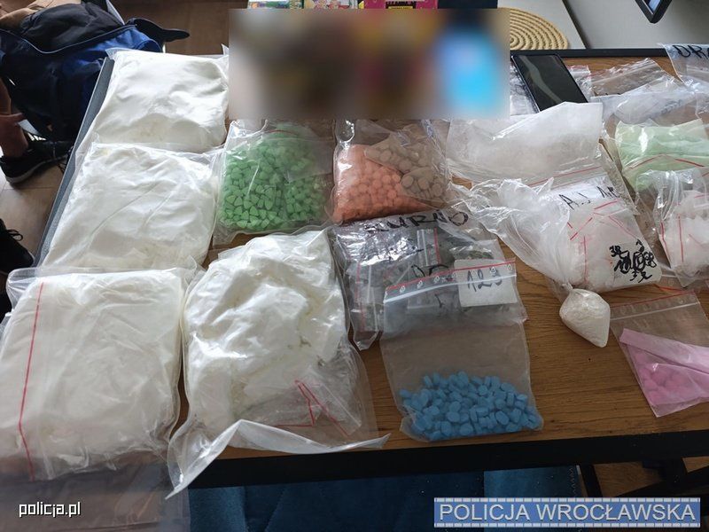 Wrocławscy policjanci rozbili magazyn narkotyków. Zabezpieczono ponad 6 kg substancji odurzających