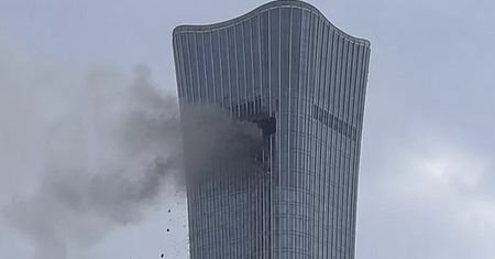 Mały samolot uderzył w wieżowiec. Jedna ofiara śmiertelna i 13 rannych