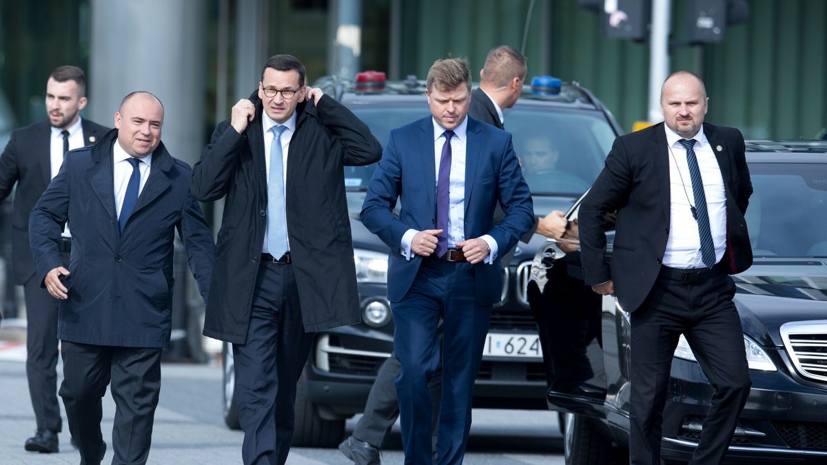 Rządowe limuzyny mogą  tankować taniej. 