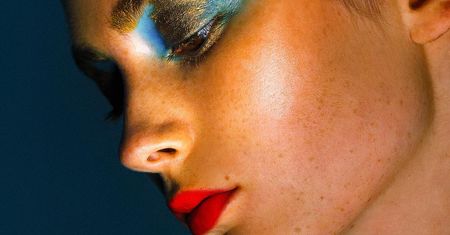 4 lampy reporterskie zamiast pierścieniowej. Świetny pomysł na zdjęcia beauty