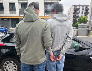 Miał zarabiać łatwe pieniądze, ale przy bankomacie czekali już policjanci. Zatrzymano dwóch młodych Ukraińców