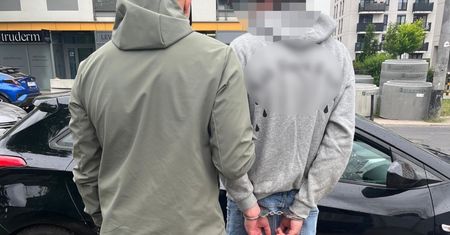 Miał zarabiać łatwe pieniądze, ale przy bankomacie czekali już policjanci. Zatrzymano dwóch młodych Ukraińców