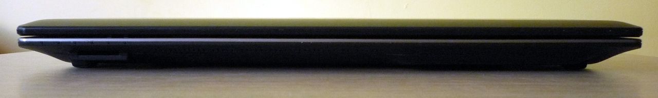 Asus K55 - front (czytnik kart pamięci)