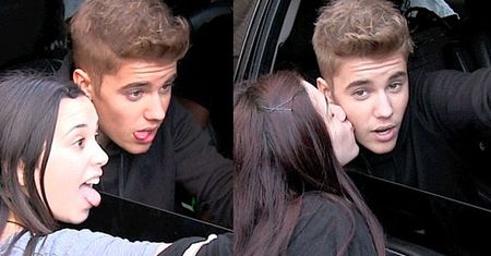 Bieber pozuje z fanami w oknie limuzyny… (ZDJĘCIA)
