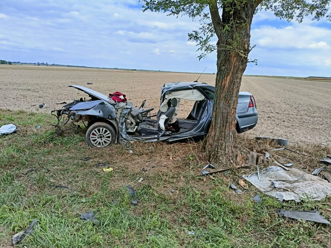 Cud na Podkarpaciu. Kierujący pojazdem 19-latek trafił do szpitala