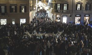 Tłumy turystów zalały europejskie miasto. Niezwykły moment