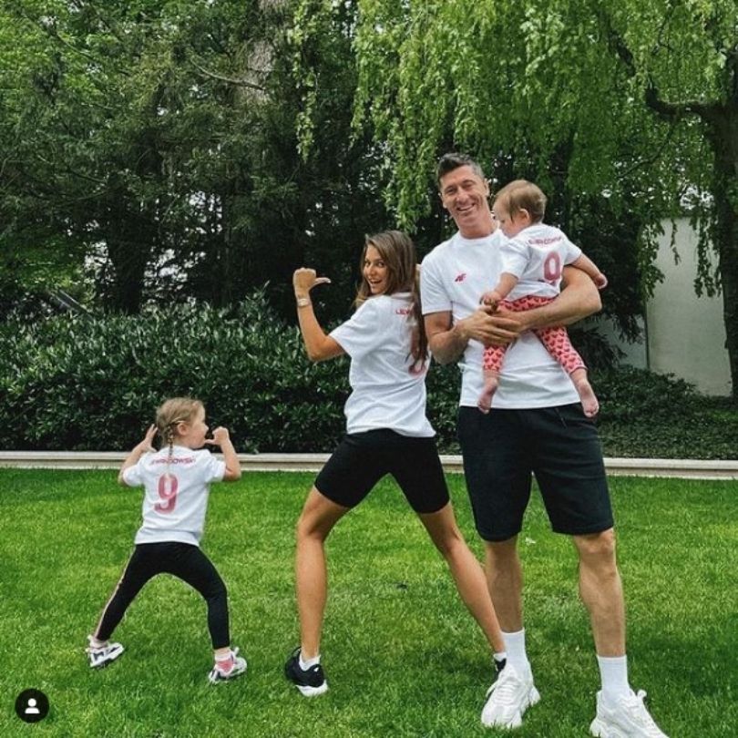 Lewandowscy i Szczęśni uwiecznili pobyt w Opalenicy na wspólnych fotografiach