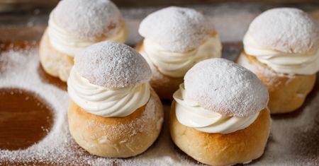 Semlor – jak zrobić pyszne szwedzkie bułeczki?