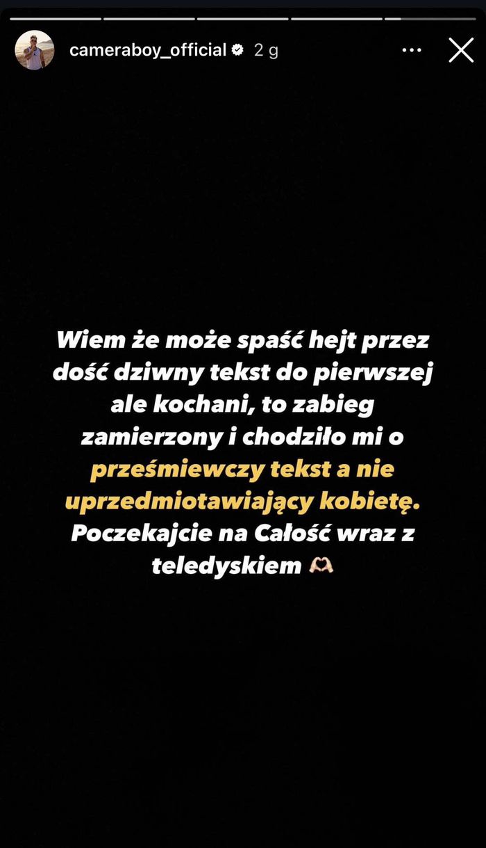 Cameraboy zapowiedział piosenkę "Hola, hola". "Eks" rymuje z "se