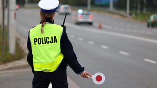 Policyjna akcja "Bezpieczne wakacje" na terenie powiatu oświęcimskiego. Kontrole na drogach, nad wodą, na placach zabaw