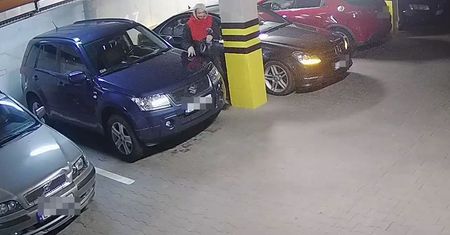 Wybił szybę w mercedesie i ukradł z niego rzeczy osobiste. Straty na ponad 4 tys. zł