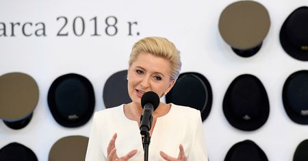 Elegancka Agata Kornhauser-Duda świętuje Dzień Kobiet z kobietami w mundurach (ZDJĘCIA)