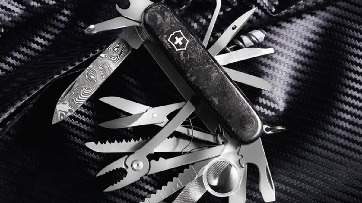 Scyzoryk Swiss Champ Damast Limited Edition 2021: damast i włókno węglowe 1