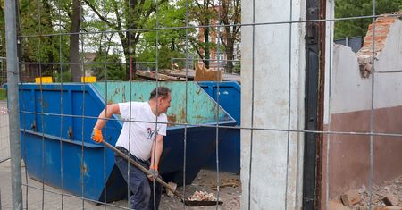 Lubliniec. Burmistrz rozebrał garaż. Uznał, że oferty w przetargu są zbyt wysokie