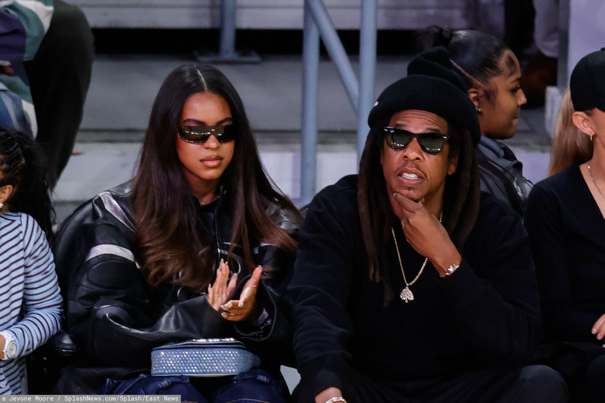 Jay-Z i Blue Ivy Carter na meczu NBA