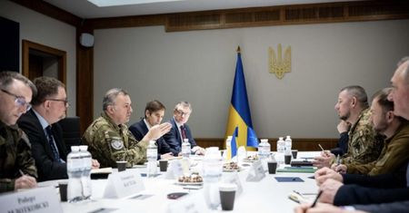 Bezprecedensowa wizyta w czasie wojny. Delegacja NATO przyjechała do Ukrainy