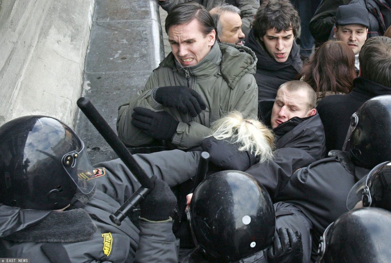 Białoruś. Policjanci odchodzą ze służby. "Nie będę pałować bezbronnych ludzi"