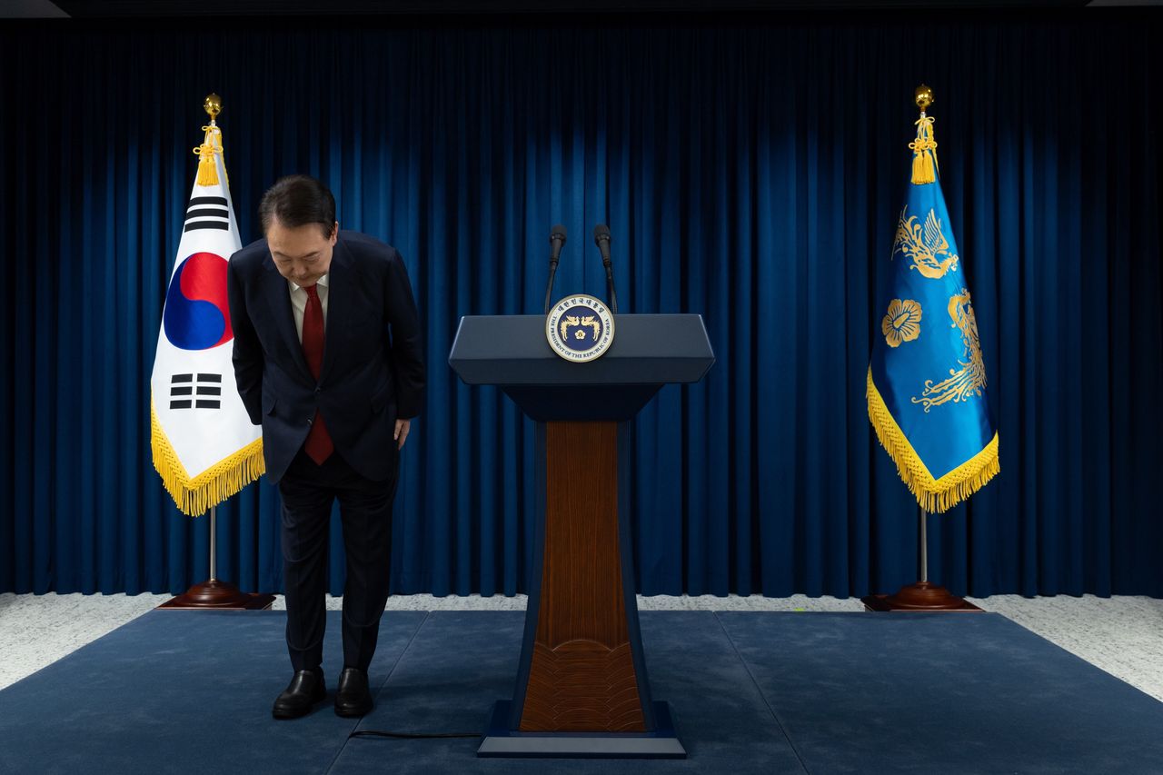 Der Präsident von Korea verbeugte sich vor den Bürgern.