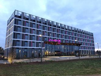 200 tysięcy złotych dla hotelu Moxy od NFZ za nic