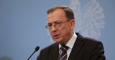 Cimoszewicz wypomina Kamińskiemu. "Wyciągnięty z bagna przez Dudę"