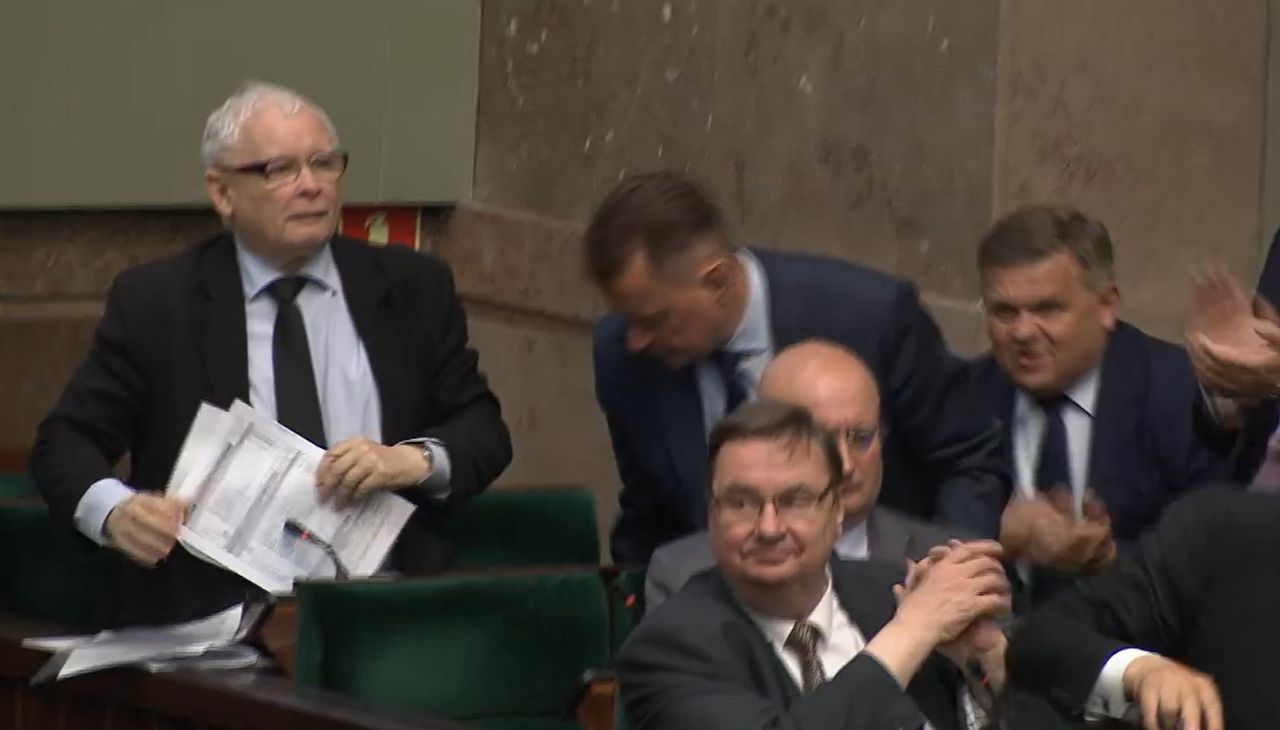 Prezes PiS wstał po głosowaniu jako jeden z pierwszych w ławach rządowych