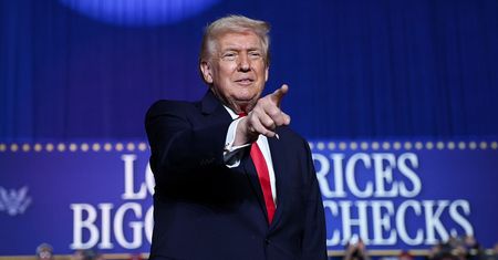 Pozłacana statua Trumpa stanie na Florydzie