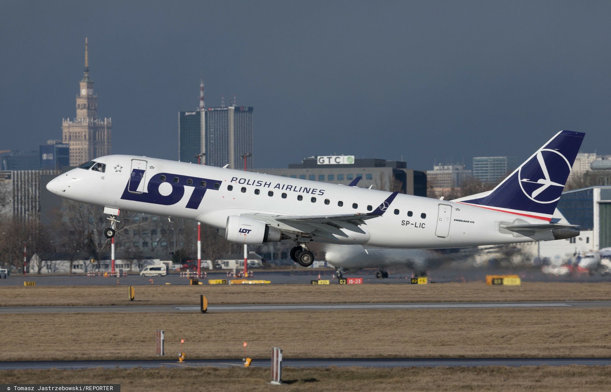 Samolot Embraer 175 PLL LOT