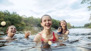 Powiększone kąpielisko w Sztumie już służy mieszkańcom i przyjezdnym. Tłumy na uroczystym otwarciu plaży po modernizacji
