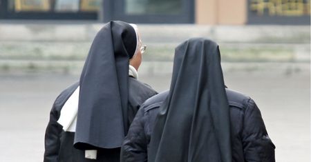 "Wiadro, szmata, woda". Opisała, jak wygląda początek życia w zakonie