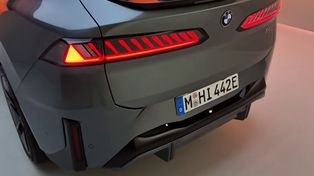 BMW iX4 z bliska. Mniejszy bagażnik, lepszy zasięg