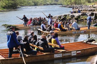 Słowacy postawili budkę z alkoholem. Flisacy mówią, co się dzieje
