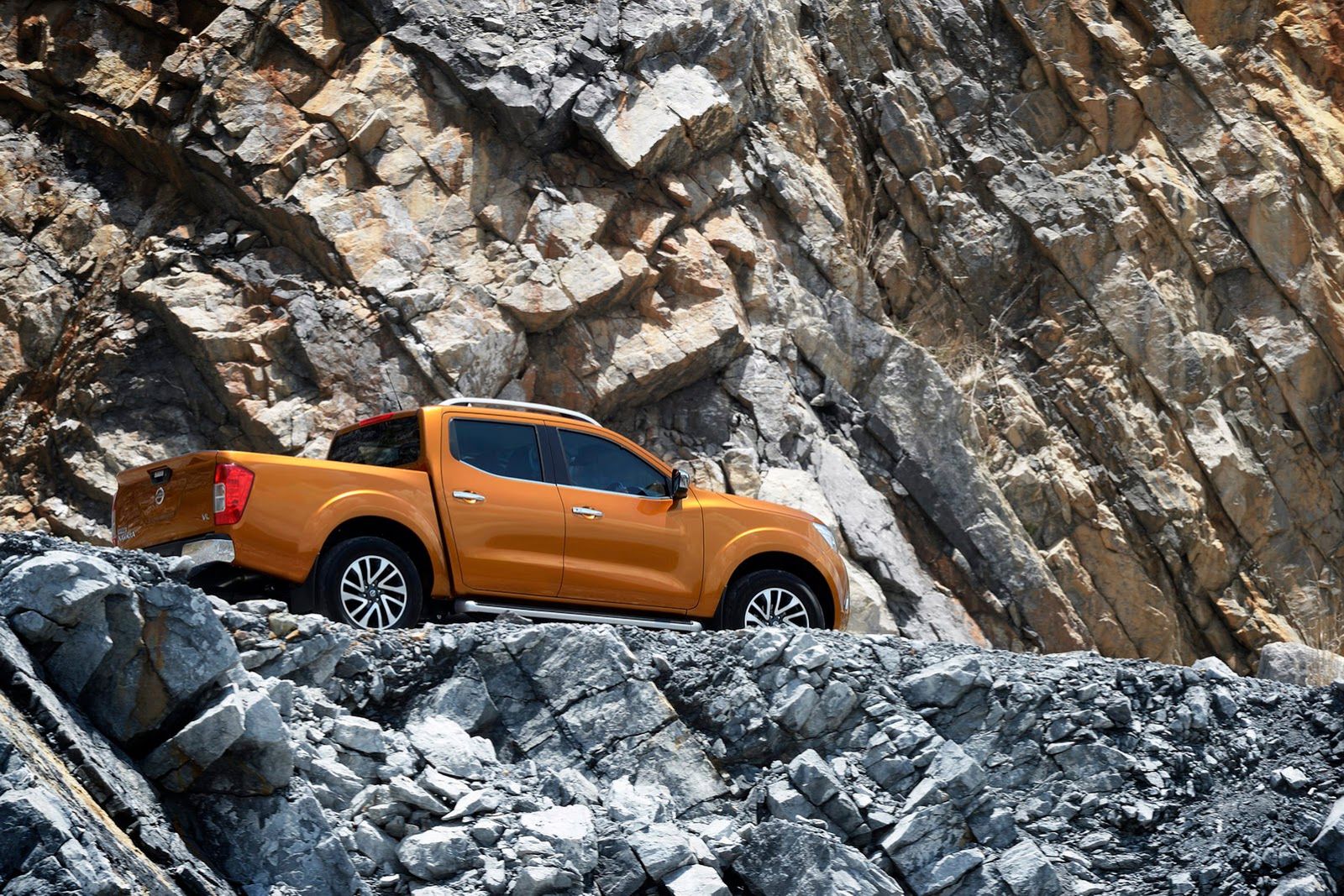 Nowy Nissan Navara - obszerna galeria producenta 29
