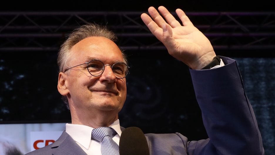 Niemcy. Pierwsze prognozy: zdecydowane zwycięstwo CDU w Saksonii-Anhalt. Na zdjęciu zadowolony z wyników premier Saksonii-Anhalt, Reiner Haseloff (CDU)