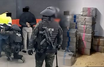 CBŚP uderza w międzynarodowy gang. Ponad 3 tony kokainy i milion euro