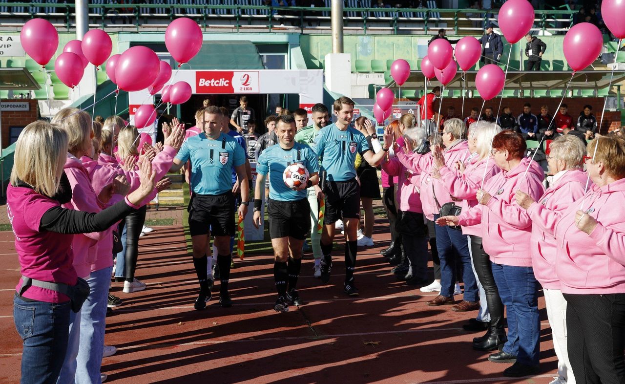 Grudziądz: Piłkarze Olimpii razem z Amazonkami promują badania piersi