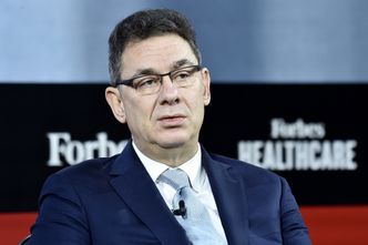 Szczepionka na koronawirusa. Szef Pfizera sprzedał swoje akcje w dniu ogłoszenia sukcesu