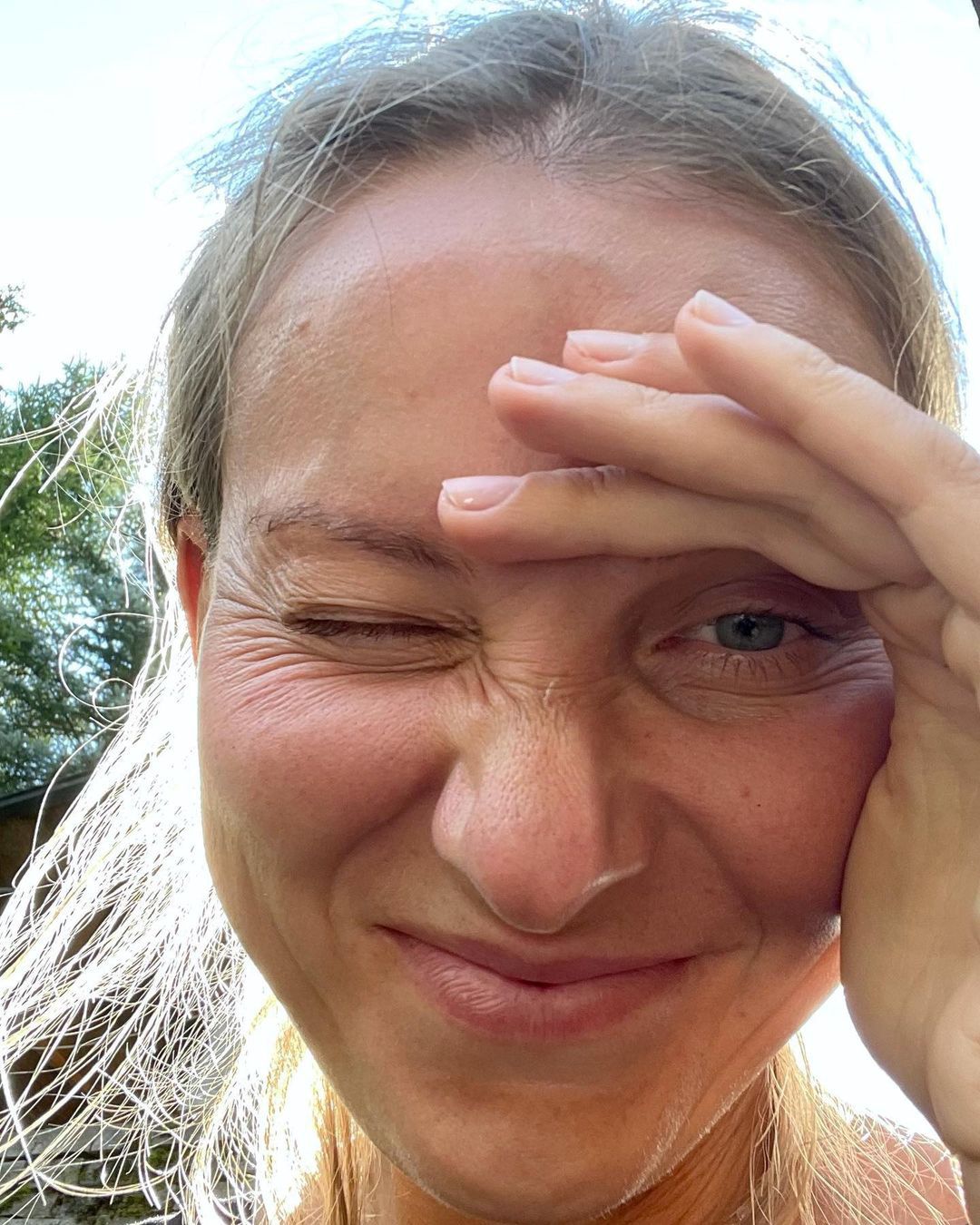 Joanna Moro prezentuje bogatą mimikę i pokazuje zmarszczki 