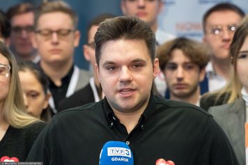 Kacprzyk szuka pracy w całej Polsce. Kolejne szpitale mówią "nie"