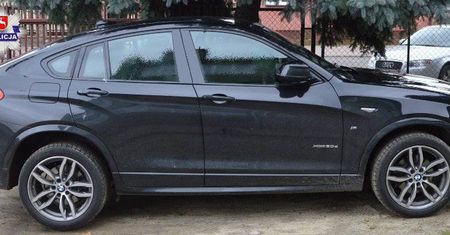 Zajechał mu drogę, więc postanowił zniszczyć mu auto. Pijany mężczyzna pomylił pojazdy