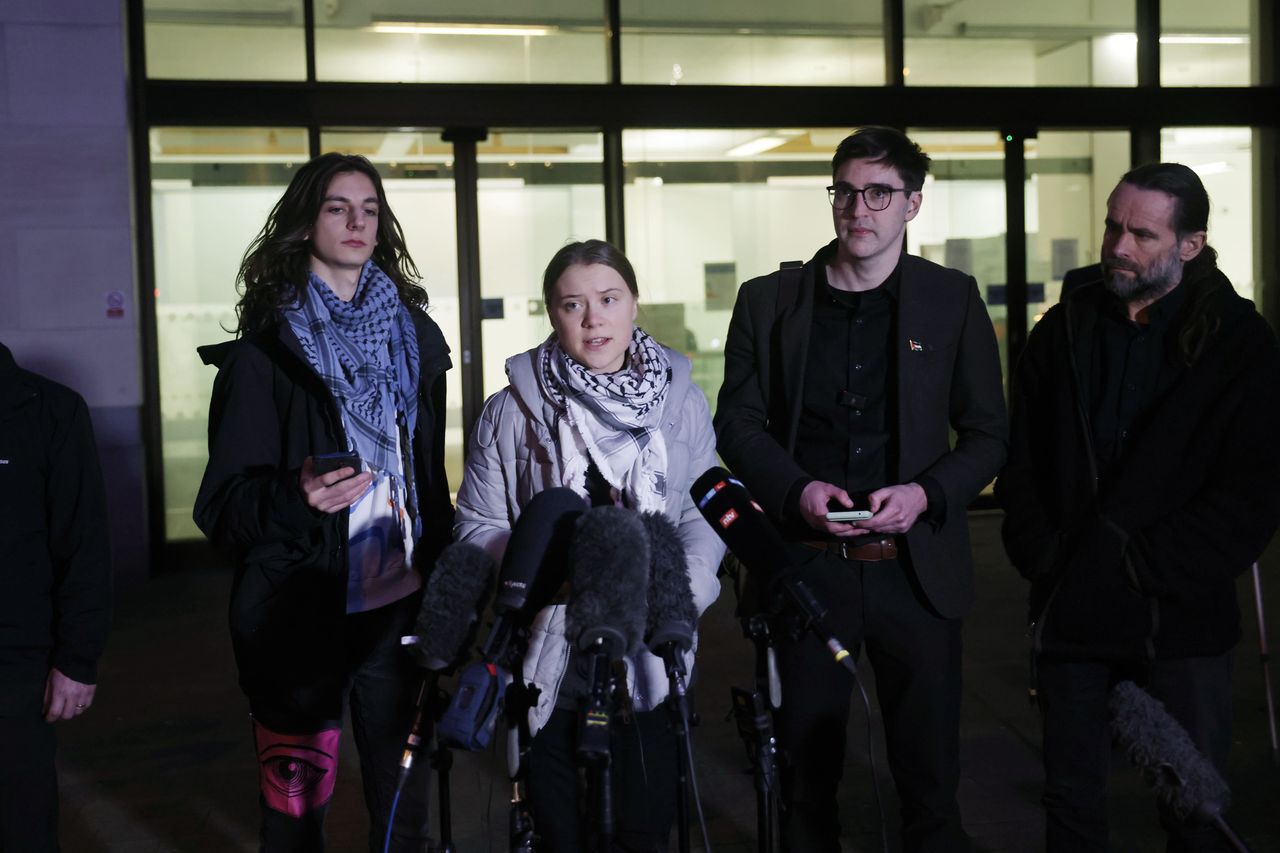 Greta Thunberg in front of the London court