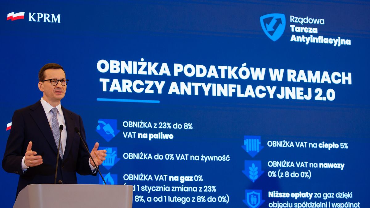 Na zdjęciu premier Mateusz Morawiecki ogłszający założenia tzw. tarczy antyinflacyjnej 2.0 (widoczne za nim)