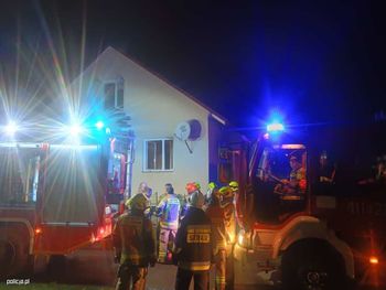 Brzozowo: Bohaterska akcja. Policjanci wynieśli 63-latka z płonącego domu