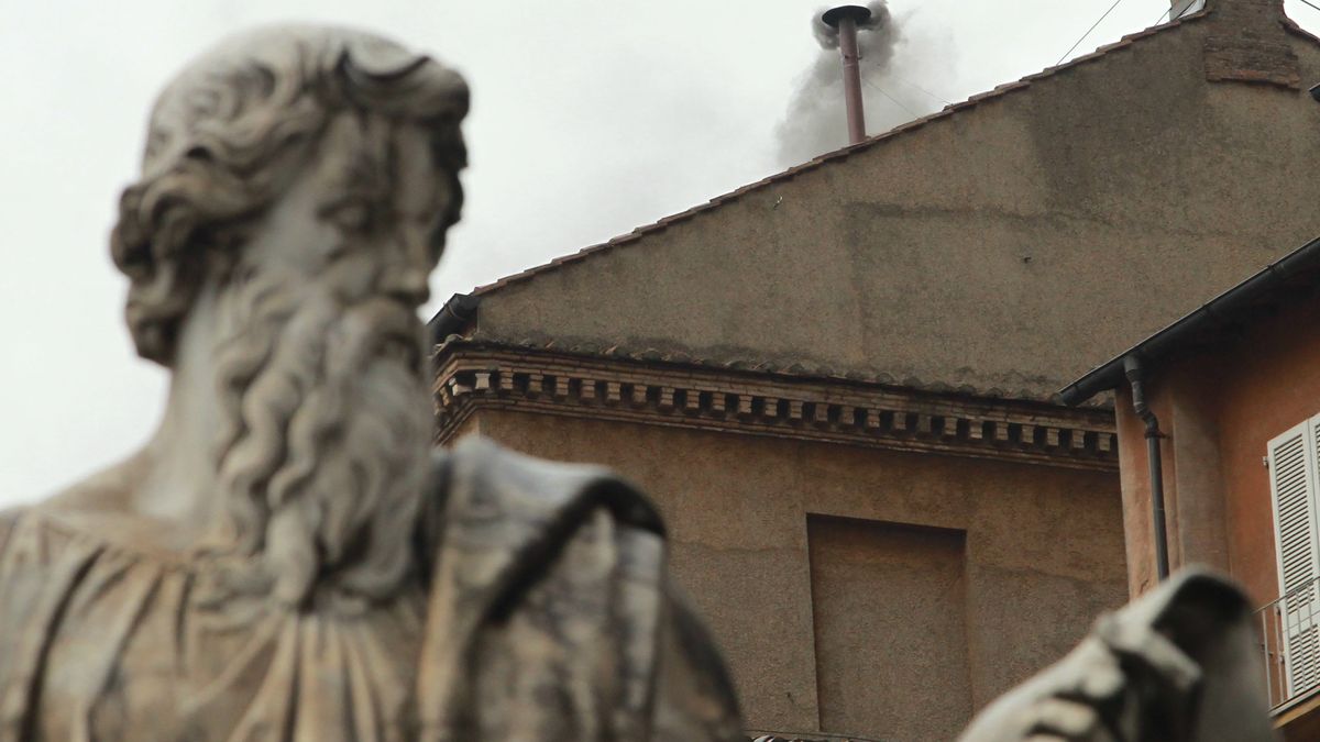 CKaplica Szarny dym nad Kaplicą Sykstyńsk�
Watykan, 13.03.2013. 