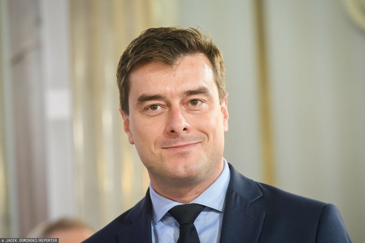 Krótszy dzień pracy dla urzędników. Mogą "pojechać nad jezioro"