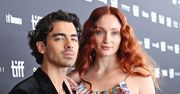 Joe Jonas NIE WSPIERAŁ Sophie Turner po porodzie? Miał narzekać, że powinna częściej wychodzić z domu...