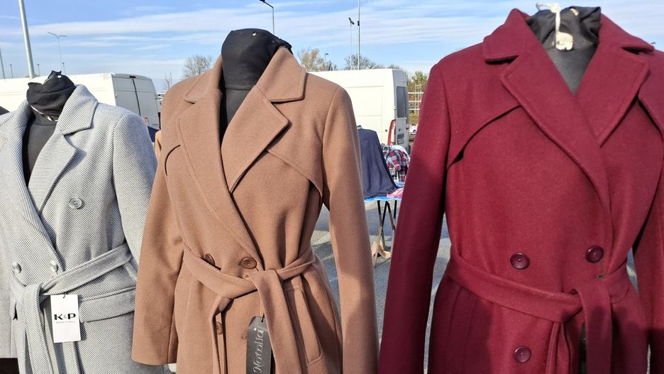 Giełda na ul. Dworaka w Rzeszowie była otwarta w Dzień Zaduszny.