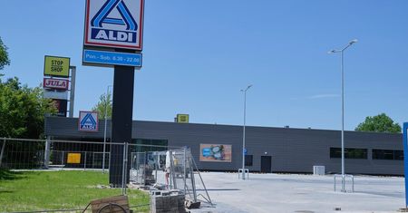 ALDI jest w trakcie budowy kolejnego sklepu w mieście. Tuż obok działa już Biedronka i Leclerc