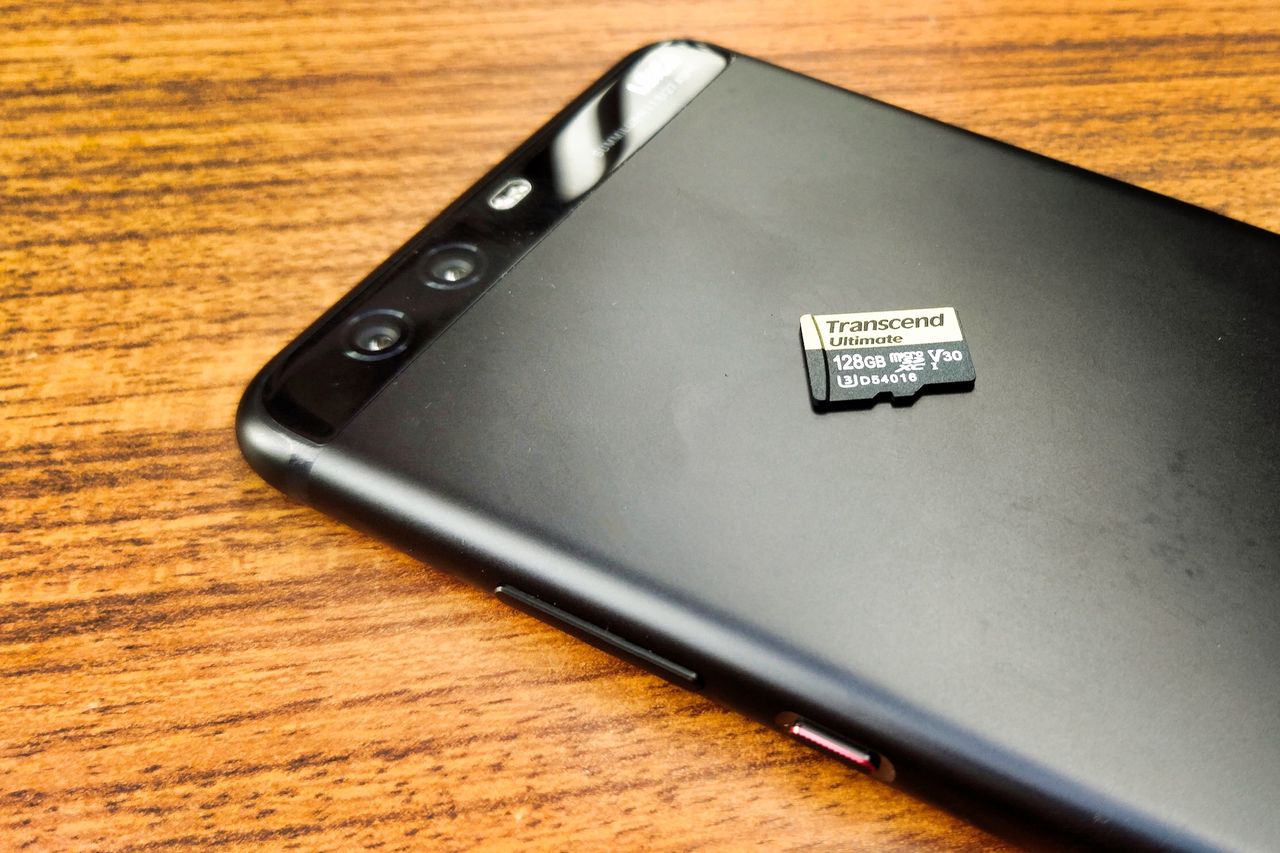 Karta microSDHX UHS-I (V30) o pojemności 128 GB firmy Transcend