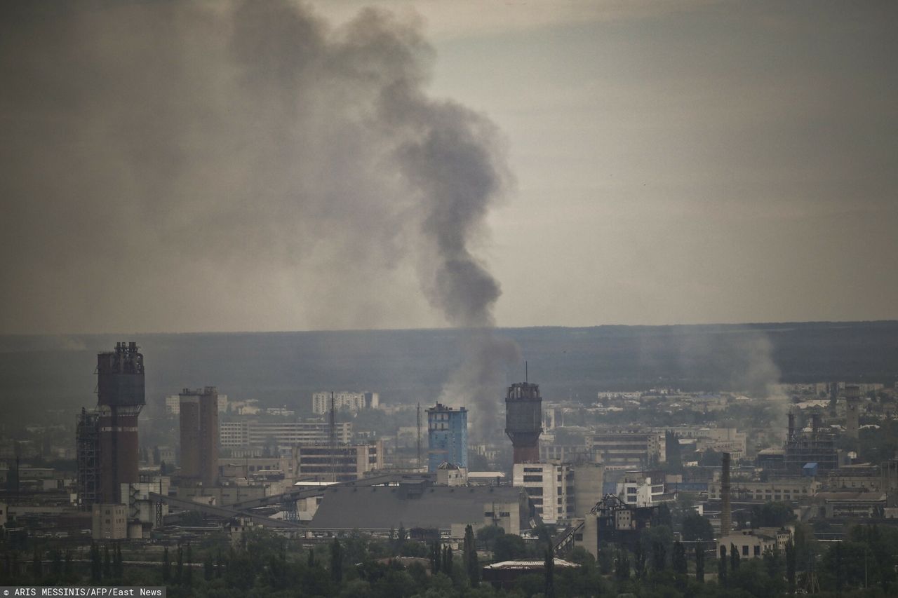Wojna w Ukrainie. Ciężkie walki o Siewierodonieck. "Wszystkie mosty są zniszczone" [RELACJA NA ŻYWO]